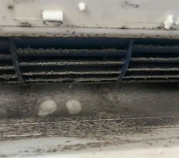 班玛空调吹的风有股烧焦味是怎么回事